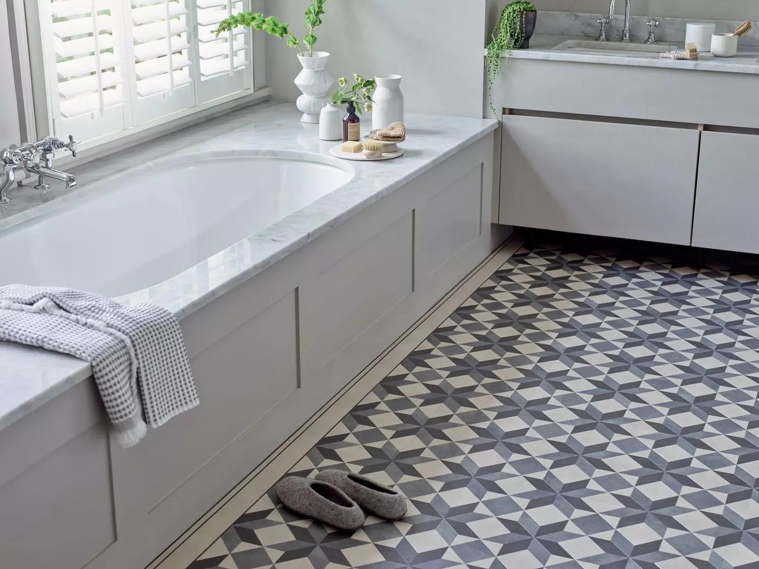 Amtico DC496 Victorian Star Chester Lintel Charcoal Quartz